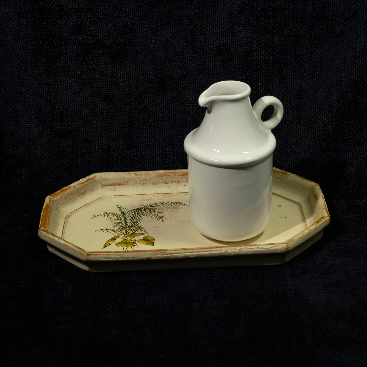 Small octagonal Italian tray