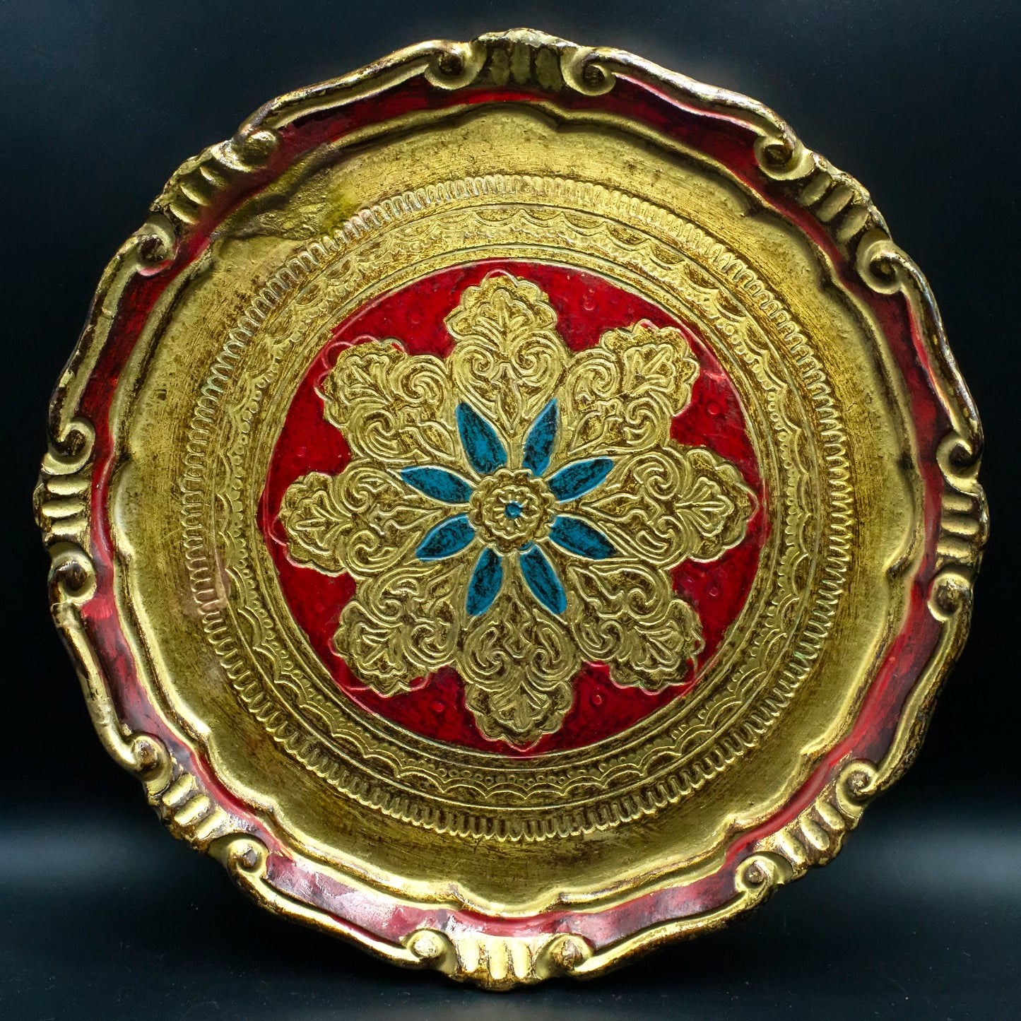 Red-gold-blue Florentine round wooden tray