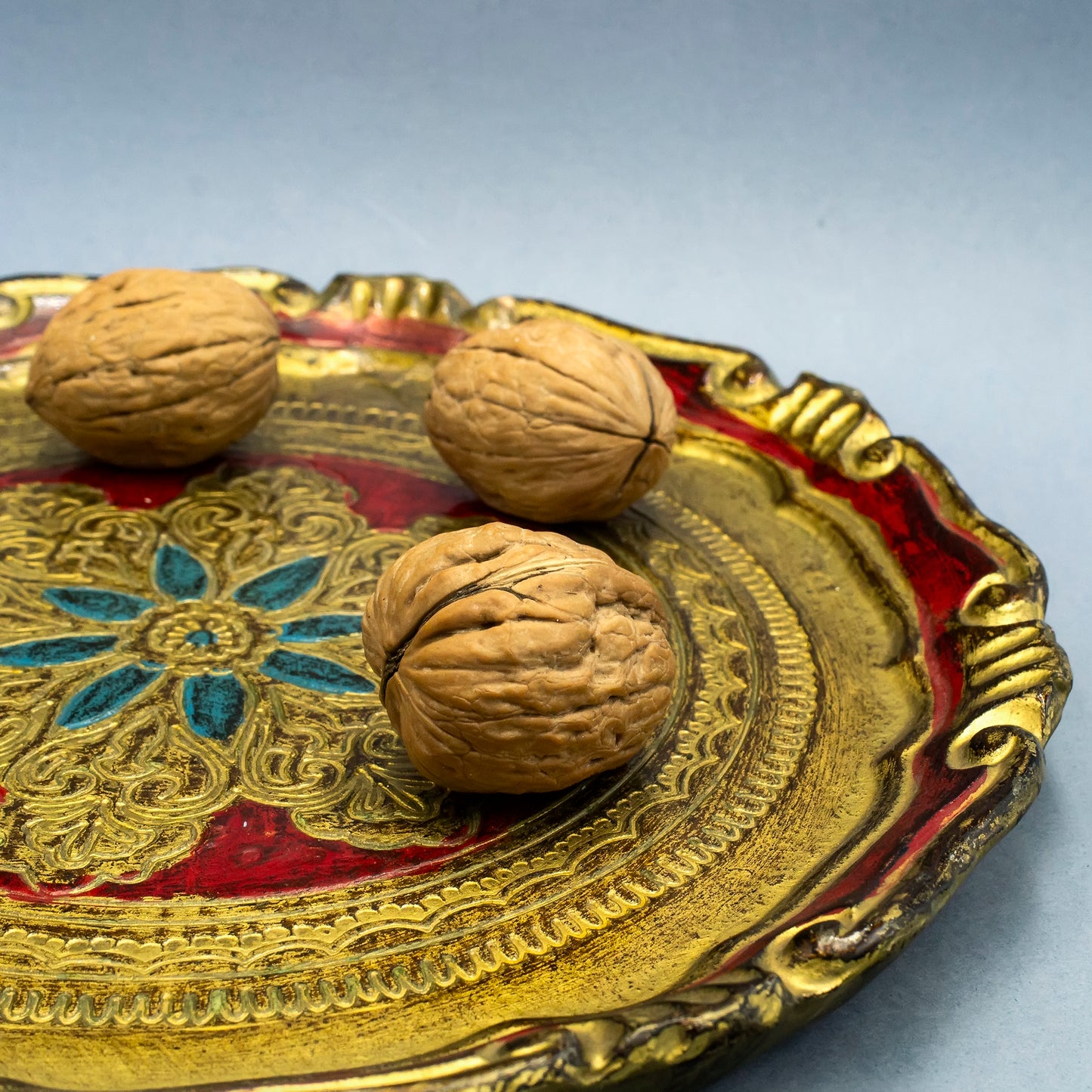 Round red-gold wooden tray