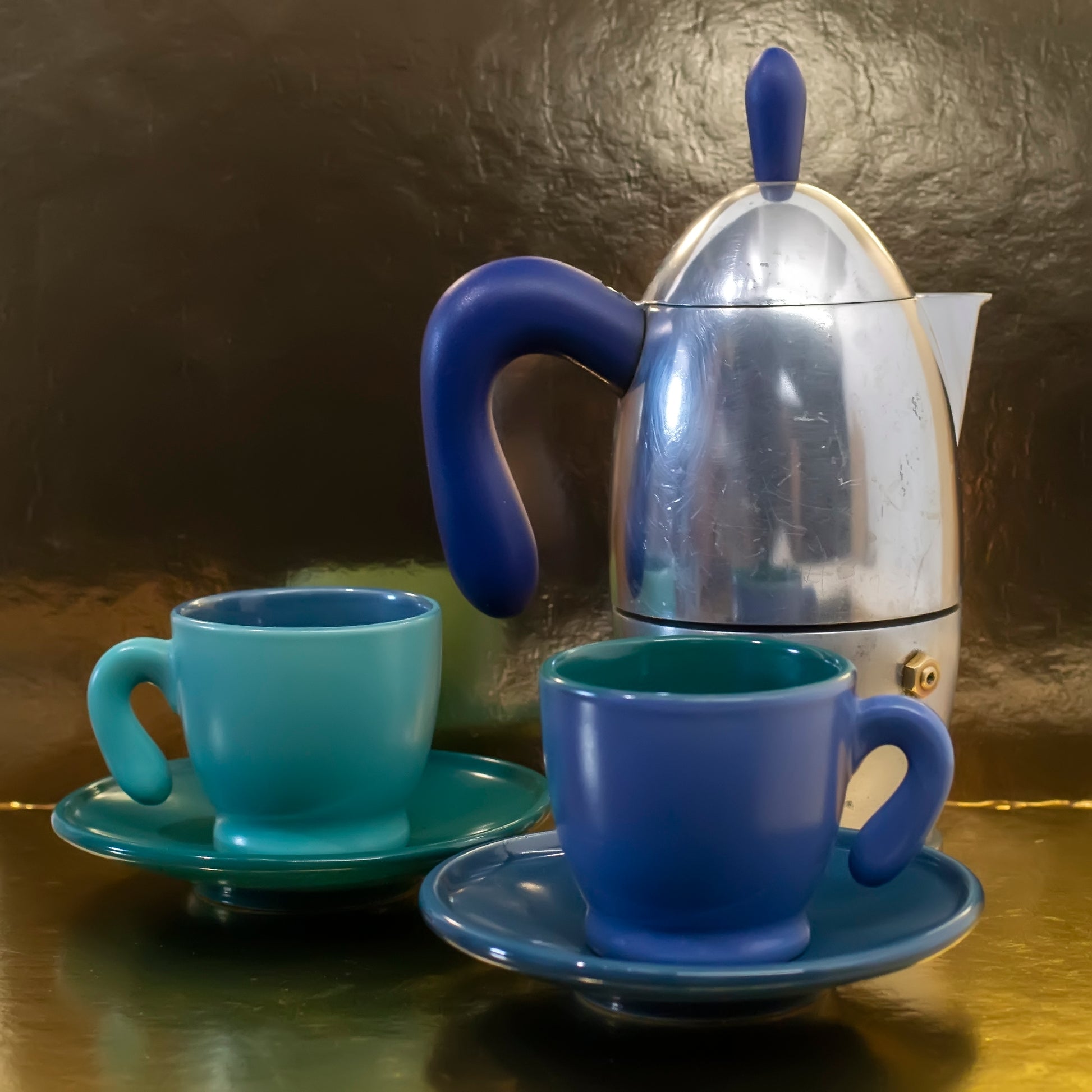 Coffee maker with two cups