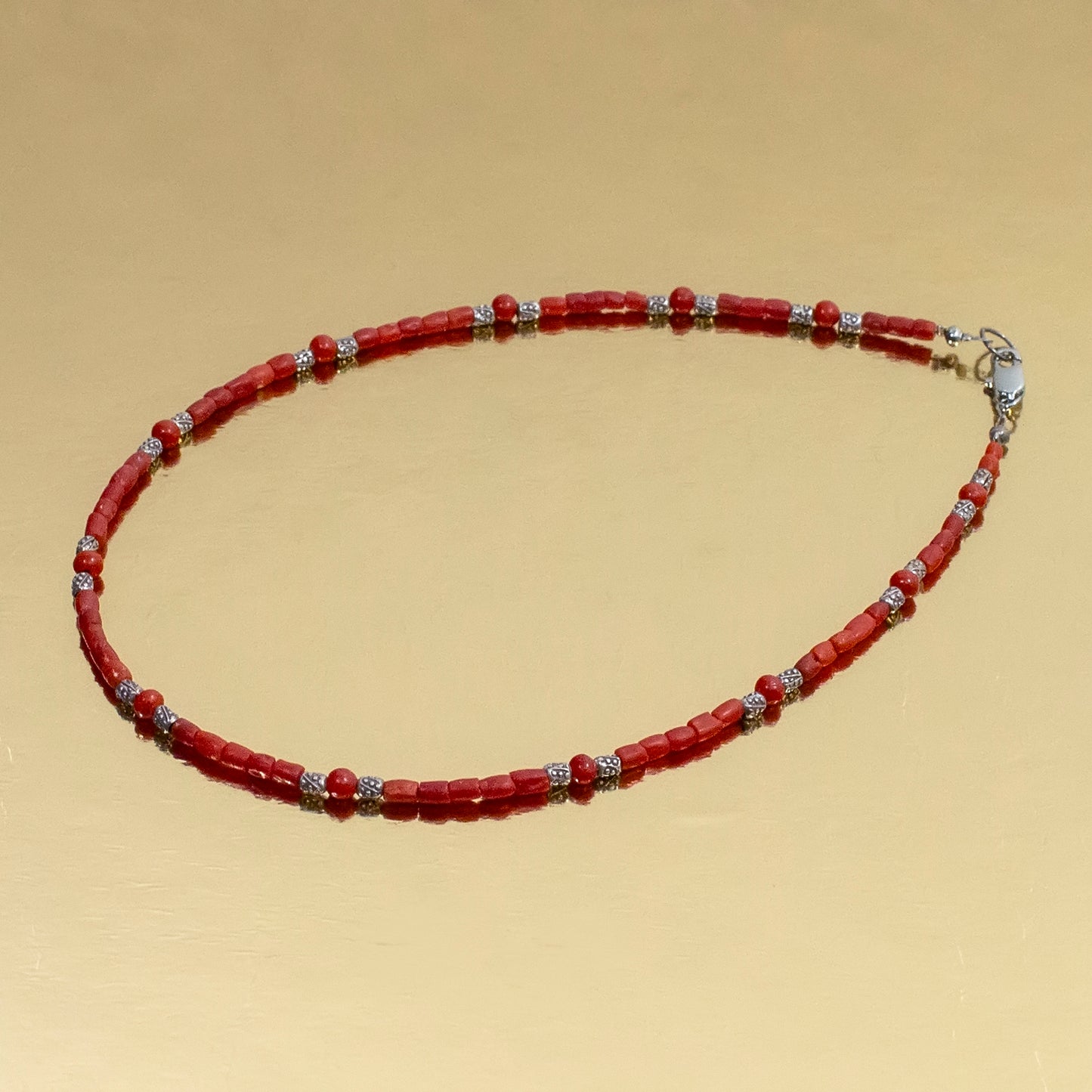 Short thin coral necklace