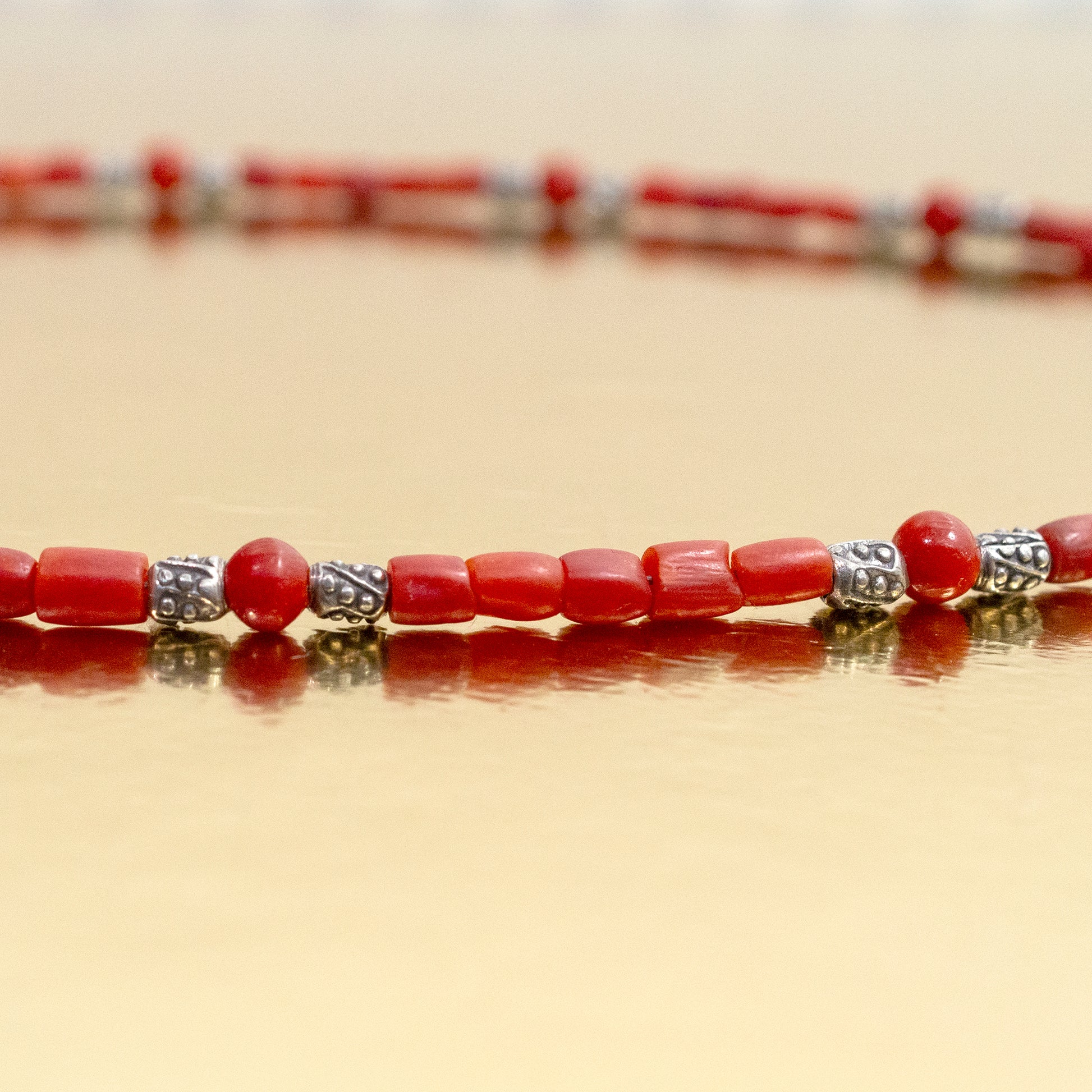 Short thin coral necklace