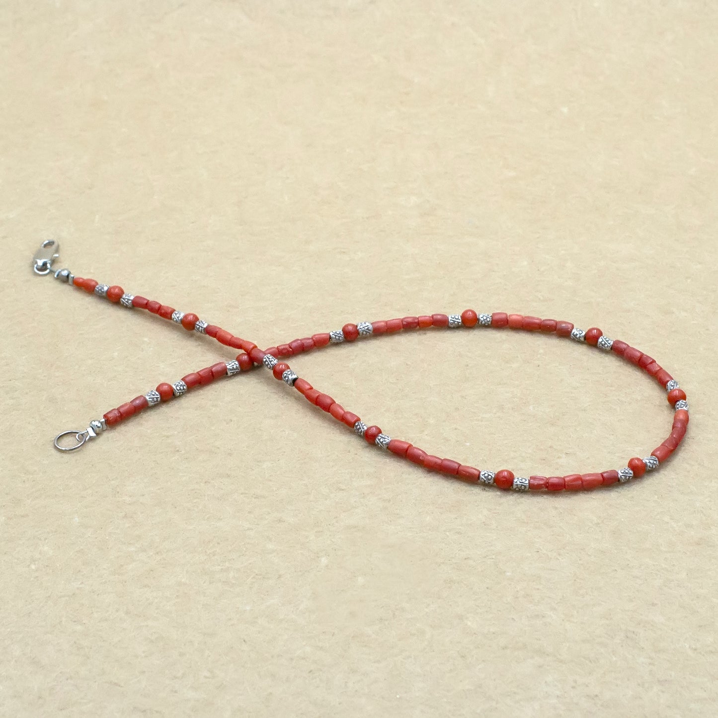 Short thin coral necklace