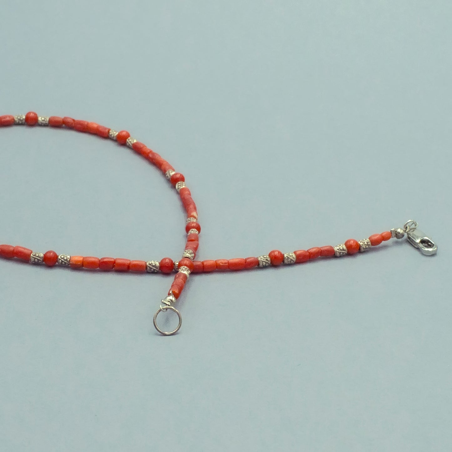 Short thin coral necklace